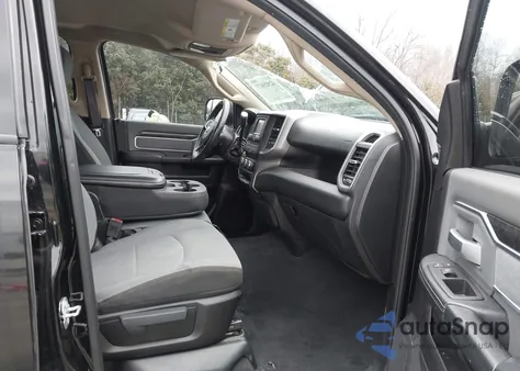 2019 Ram 2500 Big Horn 4X4 8' Box from USA, damaged, VIN 3C6UR5JL2KG689168